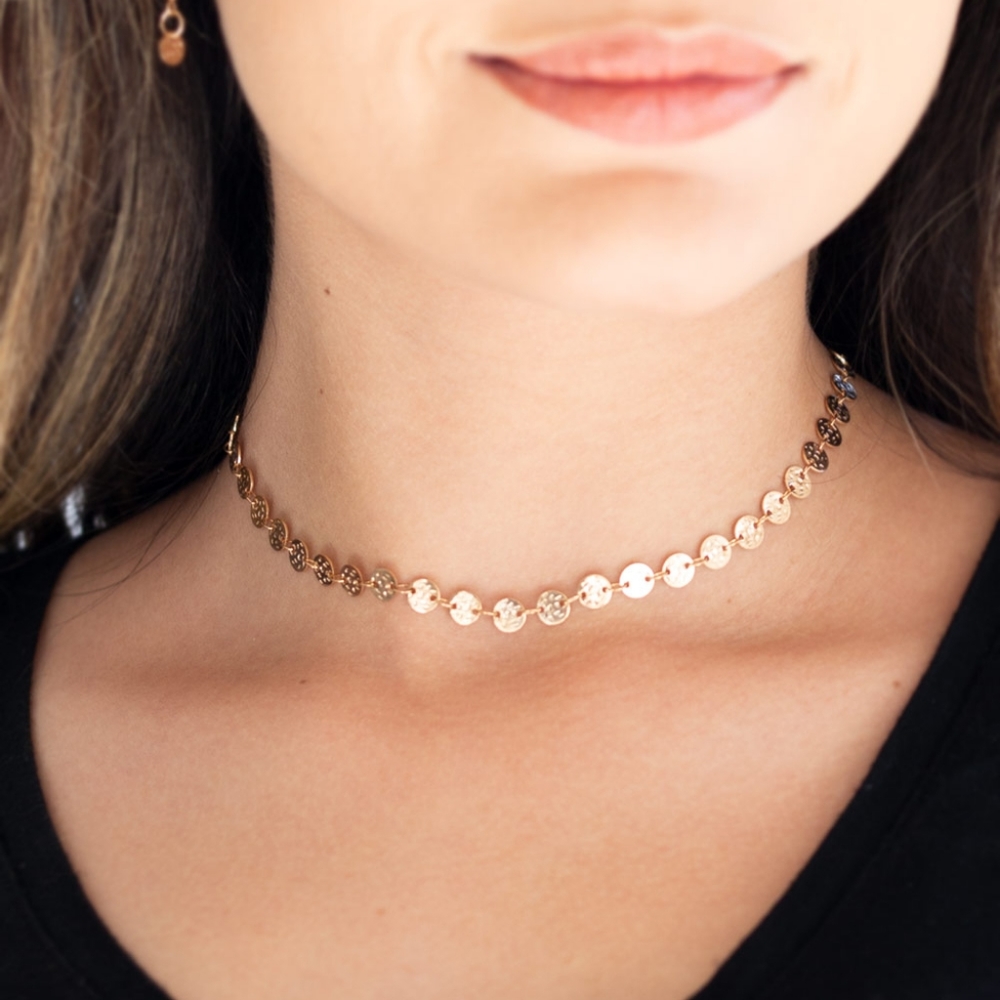 Inner spotlight gold choker
